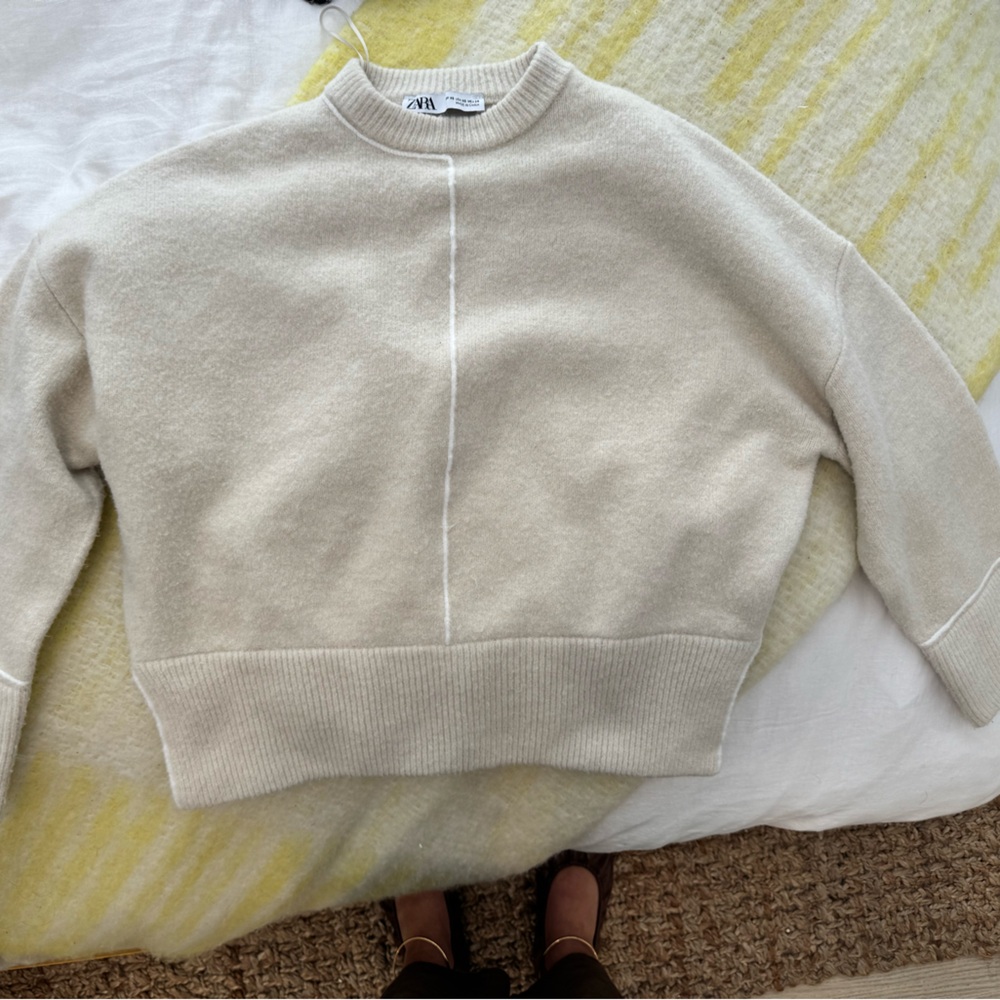 Zara cream and white sweater. Size XS